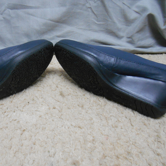 NWOT Clark’s blue slip on 2” wedge heel shoes 6W - Picture 5 of 5